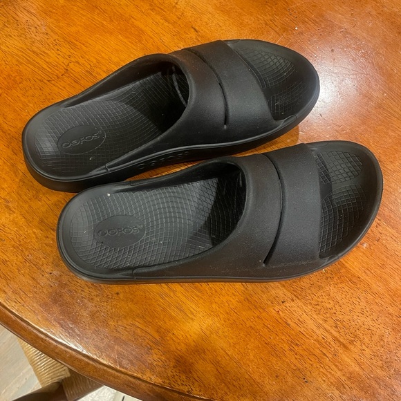 OOFOS Black Comfort Slides - Picture 2 of 7